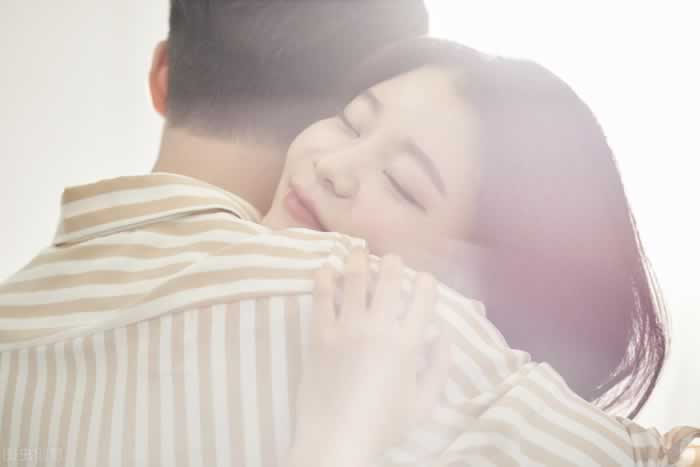 分手后“只拉黑，不删除”自己的前任，究竟在想什么？_伊度情感