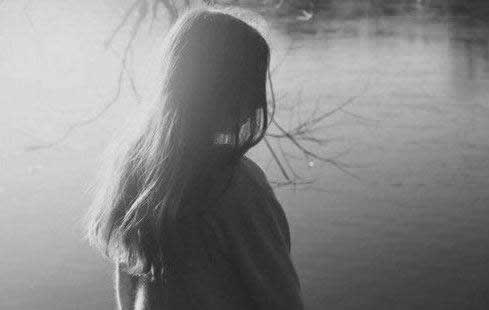 分手后还和前任发生关系的人,他们是怎么想的?_伊度情感