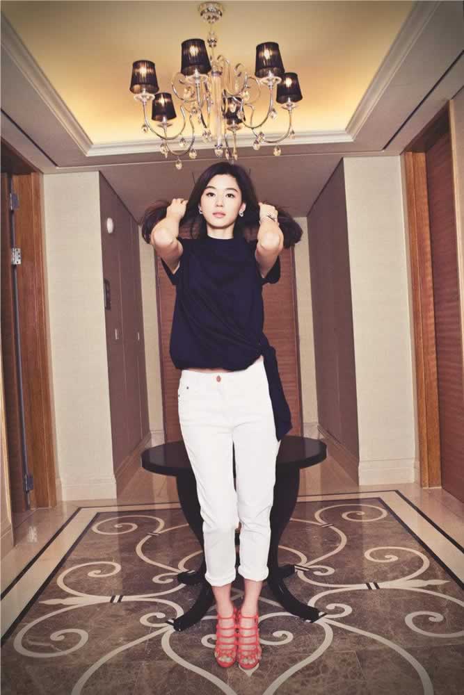 男人的这三个小动作,说明他已经爱你到骨子里!_伊度情感