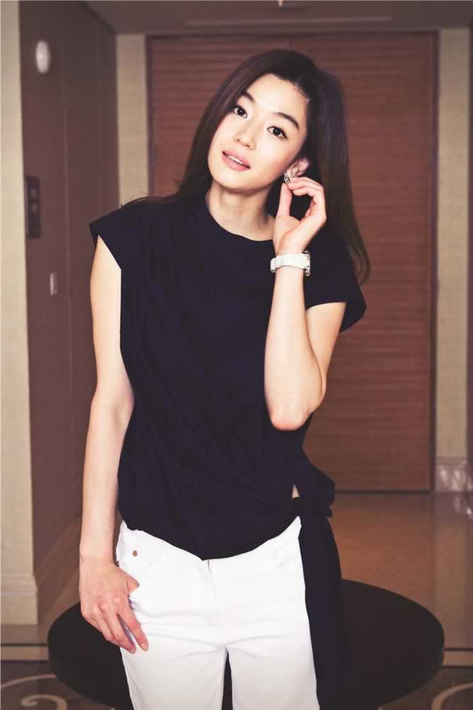 男人的这三个小动作,说明他已经爱你到骨子里!_伊度情感