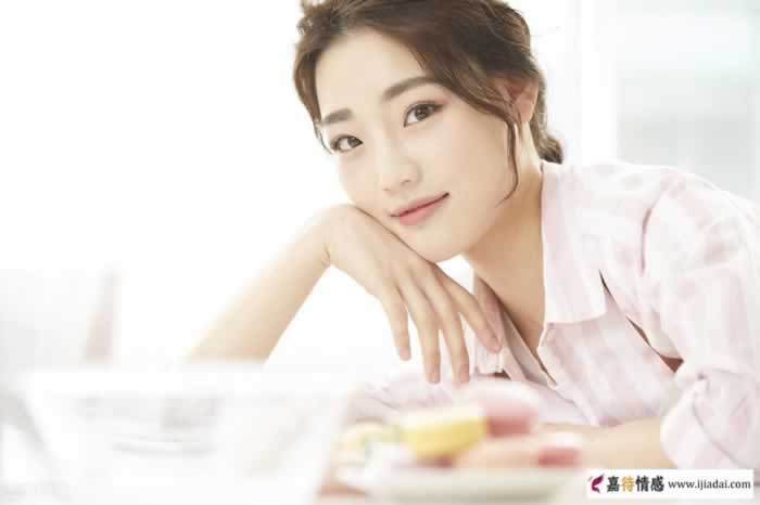 为什么女生总喜欢问你爱不爱她？_伊度情感