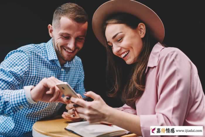 过了四五十岁的男人，往往不会爱上这3类女人，看得很透_伊度情感