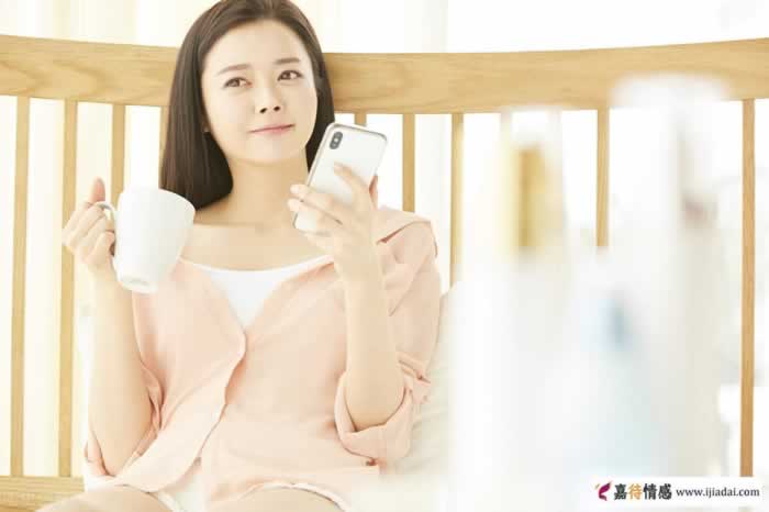 人到中年喜欢上已婚女人的男人，多数是为了这些东西_伊度情感