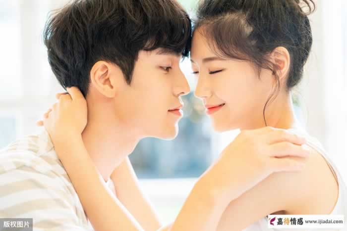 中年女人喜欢你多数会故意让你占这6个便宜，让你突破两人的关系_伊度情感