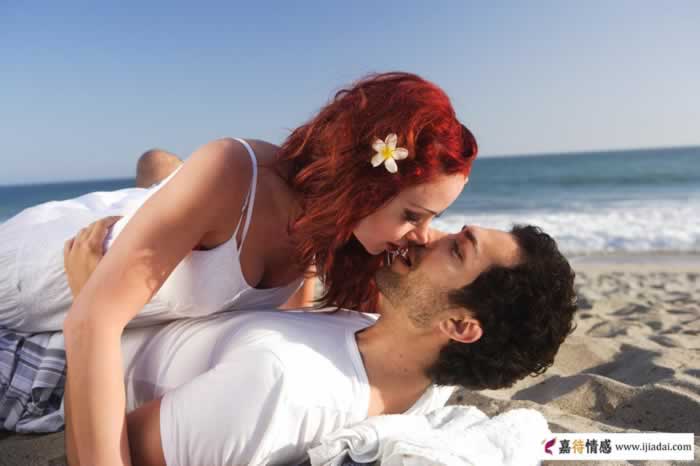 异性男女相处中年女人不回你微信，往往藏着这些小心思_伊度情感