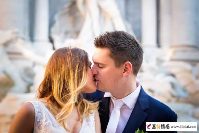 让女人爱上你的技巧之一约会时掌握好，会让女人对你好感不断_伊度情感