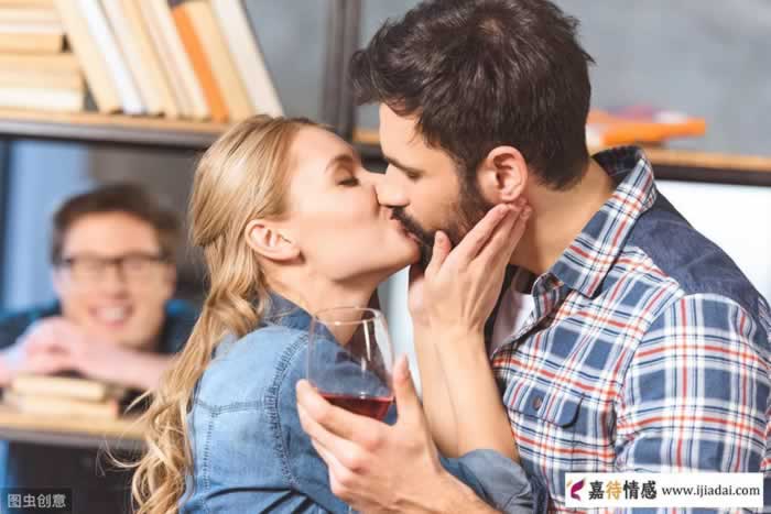 感情中男人这三个“调皮”才是女人想要的，你做到了女人会更爱你_伊度情感