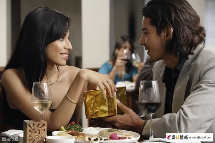 能让女生“倒追”的男人,并非多么有钱,而是明白了这些道理_伊度情感