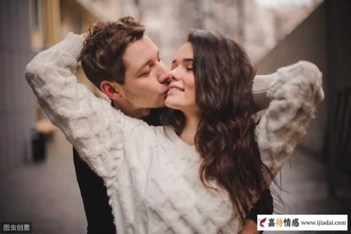 女人喜欢你会“不小心”的透露着几个小秘密给你知道,男人要懂_伊度情感