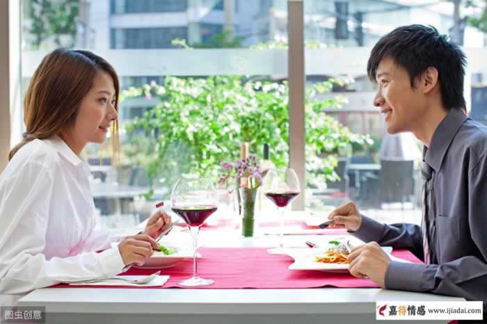 中年女人对你动心后，不会表白，而是会和你开这样的玩笑_伊度情感