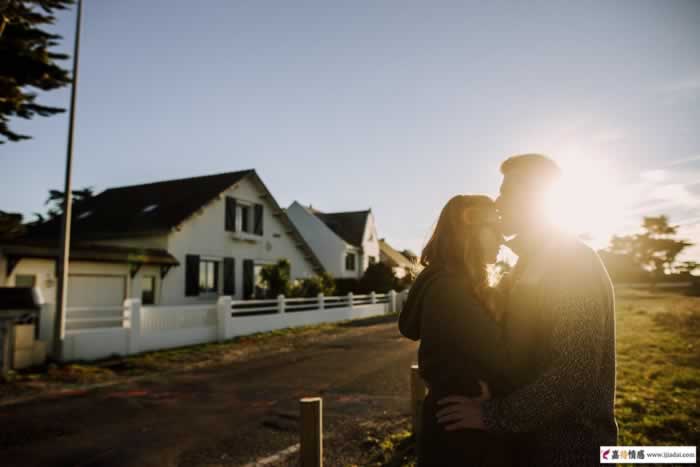 睡前，男人说这些“撩人”的情话，更容易让女人整夜思念_伊度情感