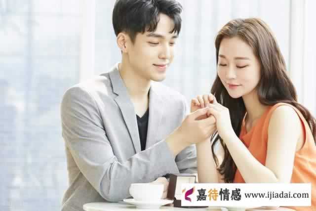 男人发“想我了吗”，聪明的女人不会回“当然想”，而是说这4句_伊度情感