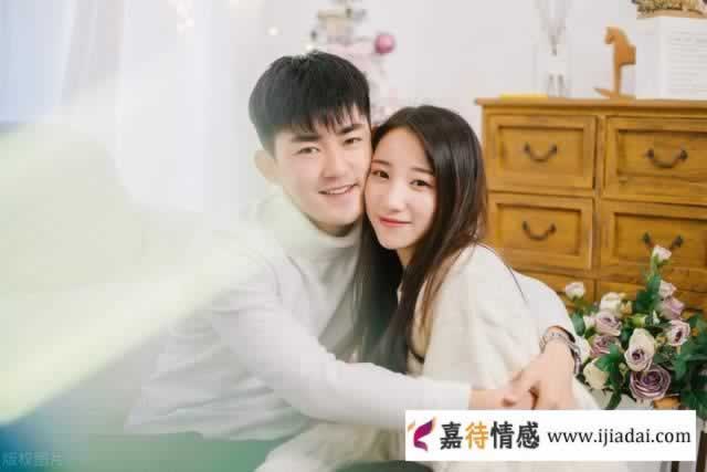 男人要知道：女人“不拒绝”你这3件事，或是对你“动情”了_伊度情感