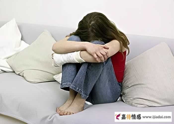 女人爱你的表现有哪些：女人爱你的10种表现_伊度情感