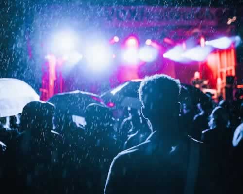 出轨男人后不娶小三，却继续和原配过日子，离婚不离家图什么？