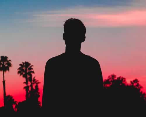 老公出轨后，坚持要离婚娶小三是因为爱情？不要小瞧了男人的算计