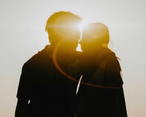 老实男人的8个“闷骚”小动作，女人脸上稳如狗，心里嗷嗷叫！