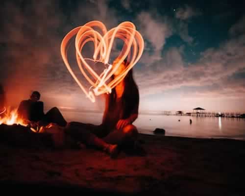 为什么当小三到最后都会挑衅原配？因为她想上位，出轨男人不愿意