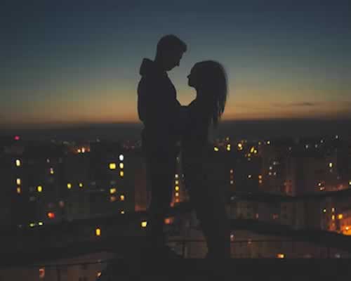 老公出轨还要娶小三，原配怎样和出轨男人谈协议离婚，多拿财产？