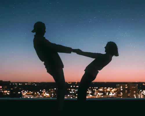 女人喜欢你会“不小心”的透露着几个小秘密给你知道，男人要懂