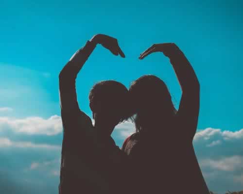 男的还在单身？来看看攻略吧:“一脱二动”，轻松让你告别单身。