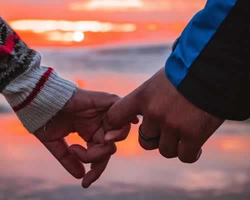 那些成熟的老男人，如何把小姑娘们撩得死心塌地的？